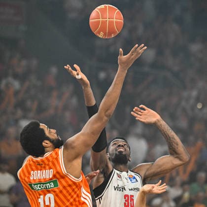 GER, BBL, Playoffs, ratiopharm Ulm vs BMA365 Bamberg Baskets 23 05 2026, ratiopharm arena, Neu Ulm, GER, BBL, Playoffs, ratiopharm Ulm vs BMA365 Bamberg Baskets, in the picture Joel Soriano Ulm, 12 , Ejiofor Onu Bamberg, 35 nordphotoxGmbHx xHafner nph00200