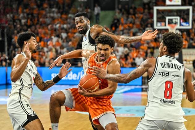 GER, BBL, Playoffs, ratiopharm Ulm vs BMA365 Bamberg Baskets 23 05 2026, ratiopharm arena, Neu Ulm, GER, BBL, Playoffs, ratiopharm Ulm vs BMA365 Bamberg Baskets, in the picture Mark Smith Ulm, 13 prevails against Ibrahim Watson Bamberg, 2 and Ejiofor Onu Bamberg, 35 and Demarcus Marquette Demonia Bamberg, 8 nordphotoxGmbHx xHafner nph00200