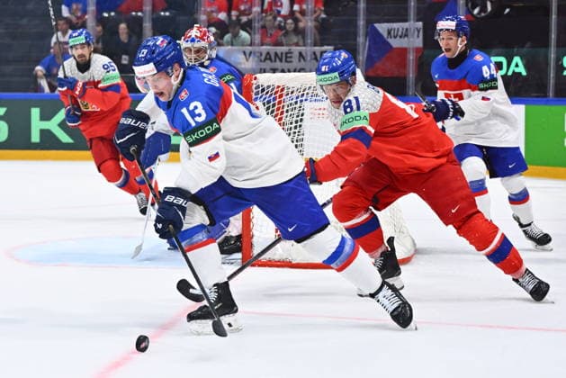 L-R Frantisek Gajdos (SVK) and Matej Blumel (CZE) in action during the group B match of the World Ice hockey, Eishockey Championship, Slovakia - Czech Republic, Fribourg, Switzerland, on May 23, 2026. (CTKxPhoto RadekxPetrasek) CTKPhotoP2026052304567  CTKPhotoP2026052304567