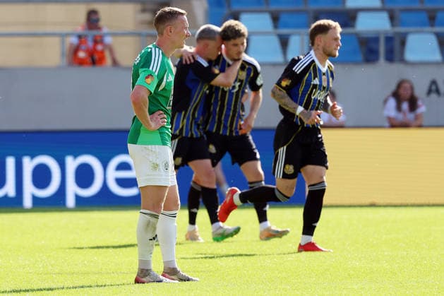 23 05 2026, xrekx, Fußball Landespokal Saarland Finale, 1 FC Saarbrücken FC 08 Homburg v l Markus Mendler FC 08 Homburg enttaeuscht, enttäuscht, schaut enttaeuscht, niedergeschlagen, disappointed Torjubel nach dem Tor zum celebrating the goal celebrate 2 1 durch Amine Na¯fi 1 FC Saarbruecken DFL DFB REGULATIONS PROHIBIT ANY USE OF PHOTOGRAPHS as IMAGE SEQUENCES and or QUASI VIDEO Saarbrücken