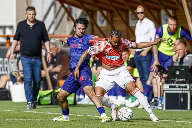 VOLENDAM , 23-05-2026 , Kras Stadium , season 2025 - 2026 , Dutch Keuken Kampioen Divisie football , second leg of the Keuken Kampioen Play-Offs final , match between FC Volendam and Willem II , picture shows Willem II player Nathan Tjoe A On and FC Volendam player Bradley Kuwas Volendam - Willem II (play off)  x203909140x Copyright: