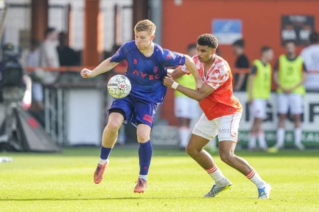 VOLENDAM , 23-05-2026 , Kras Stadium, season 2025 2026 , Dutch Eredivisie Football ,Second leg of the Keuken Kampioen Play-Offs final . Match between FC Volendam and Willem II . Picture shows Willem II player Devin Haen and FC Volendam player Precious Ugwu Volendam - Willem II (play off)  x203909233x Copyright: