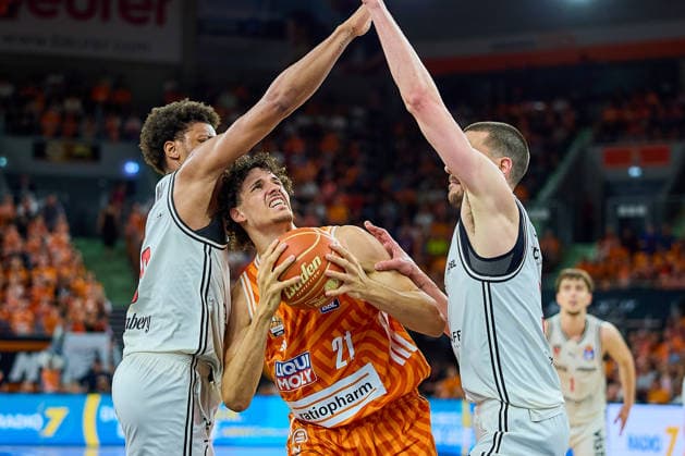 Demarcus Marquette Demonia BMA365 Bamberg Baskets, 08 , Alec Anigbata ratiopharm ulm, 21 , Danile Keppeler BMA365 Bamberg Baskets, 31 GER, ratiopharm ulm vs Bamberg Baskets, basketball, playoffs, quarterfinals, 3 Game, EasyCredit BBL, Season 2025 2026, 23 05 2026 GER, ratiopharm ulm vs Bamberg Baskets, Basketball, Playoffs, Quarterfinals, 3 Game, EasyCredit BBL, Season 2025 2026, 23 05 2026 New Ulm Copyright: xEibner-Pressefoto GeraldxOelze-dexStoppanyx EP_ODS