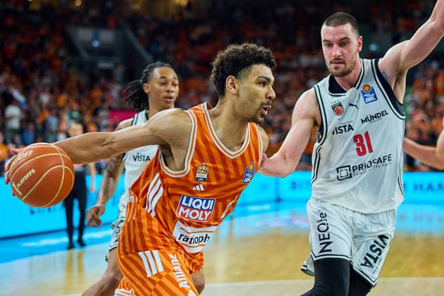 Mark Smith ratiopharm ulm, 13 , Danile Keppeler BMA365 Bamberg Baskets, 31 GER, ratiopharm ulm vs Bamberg Baskets, Basketball, Playoffs, Quarterfinals, 3 Game, EasyCredit BBL, Season 2025 2026, 23 05 2026 GER, ratiopharm ulm vs Bamberg Baskets, Basketball, Playoffs, Quarterfinals, 3 Game, EasyCredit BBL, Season 2025 2026, 23 05 2026 New Ulm Copyright: xEibner-Pressefoto GeraldxOelze-dexStoppanyx EP_ODS