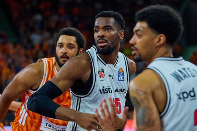 Joel Soriano ratiopharm ulm, 12 , Ejior Onu BMA365 Bamberg Baskets, 35 GER, ratiopharm ulm vs Bamberg Baskets, basketball, playoffs, quarterfinals, 3 match, EasyCredit BBL, 2025 2026 season, 23 05 2026 GER, ratiopharm ulm vs Bamberg Baskets, basketball, playoffs, quarterfinals, 3 match, EasyCredit BBL, 2025 2026 season, 23 05 2026 New Ulm Copyright: xEibner-Pressefoto GeraldxOelze-dexStoppanyx EP_ODS
