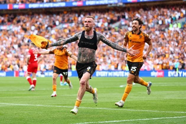 Oliver McBurnie of Hull City celebrates scoring to make it 1-0 Hull City v Middlesbrough, EFL Sky Bet Championship, Play-Off Final, Football, Wembley Stadium, London, UK - 23 May 2026London Wembley Stadium United Kingdom EDITORIAL USE ONLY No use with unauthorised audio, video, data, fixture lists, club league logos or live services. Online in-match use limited to 120 images, no video emulation. No use in betting, games or single club league player publications.  Copyright: xJamesxMarsh Shutterstockx 16887365iz