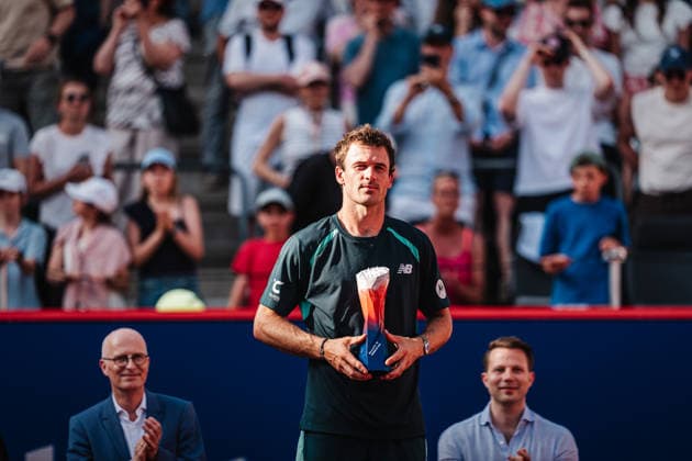 Tennis Men bitpanda Hamburg Open ATP 500 Final Ignacio Buse PER vs Tommy Paul USA 23 05 2026 Tommy Paul receives the trophy for second place Hamburg Tennisstadion am Rothenbaum Hamburg Germany