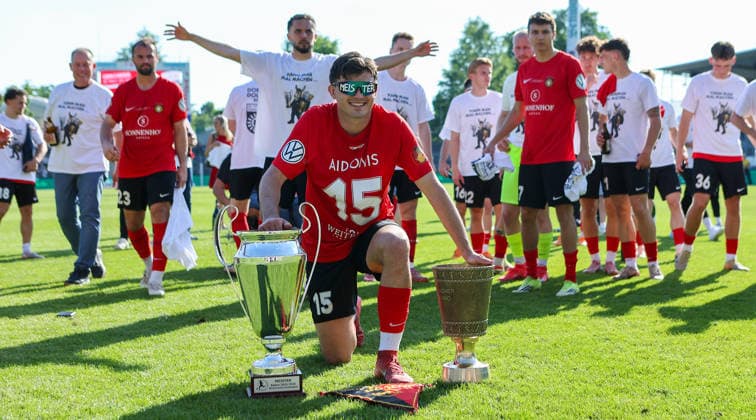 Stuttgart Degerloch, soccer Wfv cup final Stuttgarter Kickers vs SG Sonnenhof Großaspach, Antonis Aidonis Sonnenhof with both cups