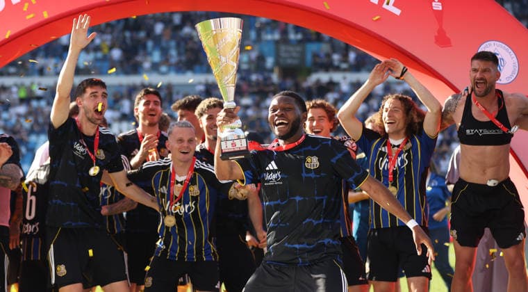 23 05 2026, Football, Men, Sparkassen Pokal Saarland Final, Season 2025 2026, 1 FC Saarbrücken FC 08 Homburg, The team of 1 FC Saarbrücken celebrates the cup victory Saarbrücken Ludwigsparkstadion Saarland Germany DEU Copyright: xFabianxKleerx