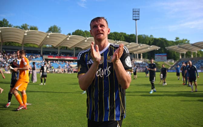 23 05 2026, Football, Men, Sparkassen Pokal Saarland Final, Season 2025 2026, 1 FC Saarbrücken FC 08 Homburg, Manuel Zeitz 1 FC Saarbruecken during his last round through the Ludwigsparkstadion in Saarbrücken Saarbrücken Ludwigsparkstadion Saarland Germany DEU Copyright: xFabianxKleerx