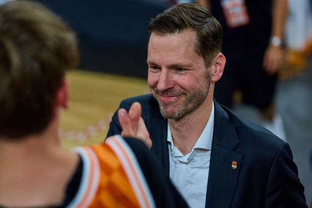 Thorsten Leibenath ratiopharm ulm, Sports Director with the fans GER, ratiopharm ulm vs Bamberg Baskets, Basketball, Playoffs, Quarterfinals, 3 Match, EasyCredit BBL, Season 2025 2026, 23 05 2026 GER, ratiopharm ulm vs Bamberg Baskets, Basketball, Playoffs, Quarterfinals, 3 Match, EasyCredit BBL, Season 2025 2026, 23 05 2026 New Ulm Copyright: xEibner-Pressefoto GeraldxOelze-dexStoppanyx EP_ODS