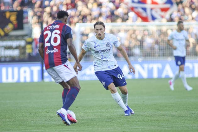 IPA85003507 - Jhon Lucumi of Bologna FC competes for the ball with Francesco Pio Esposito of Inter FC during Bologna FC vs FC Inter, 38th Serie A Enilive 2025-26 game at Renato dall Ara stadium in Bologna (BO), Italy, on May 23, 2026.  Copyright: xDavidexCasentini IPAxSportx xx 85003507