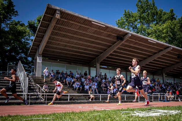 WEINHEIM, GERMANY - MAY 23 Ben Sky Fischer (GER LAZ Ludwigsburg), Daniel Hehn (GER USC Mainz) crossing the finish line during the B&S Kurpfalz Gala am 23.05.2026 at the Sepp-Herberger-Stadium in Weinheim (Baden-Wuerttemberg Germany). Baden-Wuerttemberg Germany Copyright: xAxelxKohringx