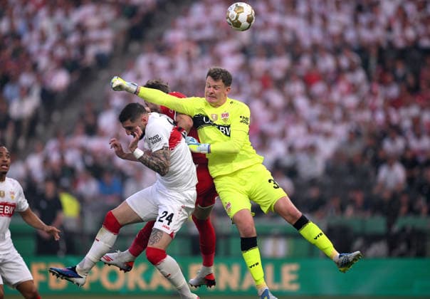 Soccer DFB Cup Final 2025 2026 in Berlin FC Bayern Muenchen VfB Stuttgart 23 05 2026 Jeff Chabot left, VfB Stuttgart against Harry Kane mi , FC Bayern Muenchen against goalkeeper Alexander Nuebel right, VfB Stuttgart