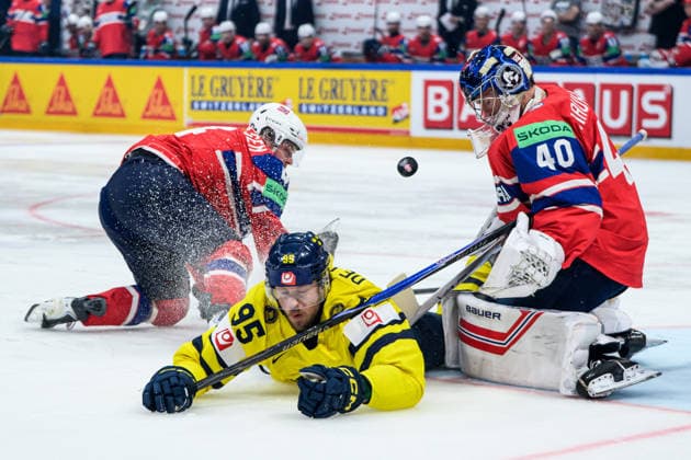 260523 Jacob De La Rose of Sweden and Johannes Johannesen during the 2026 IIHF Ice Hockey World Championship match between Norway and Sweden on May 23, 2026 in Fribourg Photo Jesper Zerman BILDBYRAN kod JZ JZ0727 ishockey ice hockey ishockey vm 2026 vm 2026 iihf world championship norge norway sverige sweden bbeng  Copyright: JESPERxZERMAN BB260523JZ016