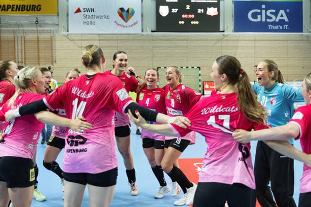 Wildcats cheer after 37 21 home win, SV Union Halle Neustadt vs BSV Sachsen Zwickau, Handball Bundesliga Frauen, Play Offs 5 11 Matchday 6, Season 2025 26, 23 05 2026 Halle SWH Arena Sachsen Anhalt Germany