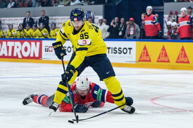 260523 Jacob De La Rose of Sweden and Johannes Johannesen of Norway during the 2026 IIHF Ice Hockey World Championship match between Norway and Sweden on May 23, 2026 in Fribourg Photo Jesper Zerman BILDBYRAN kod JZ JZ0727 ishockey ice hockey ishockey vm 2026 vm 2026 iihf world championship norge norway sverige sweden bbeng  Copyright: JESPERxZERMAN BB260523JZ024
