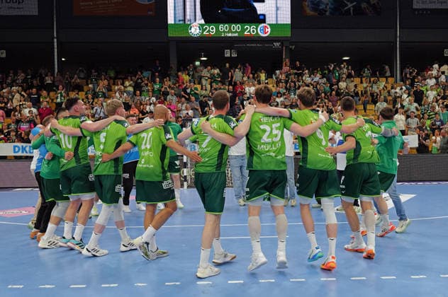 23 05 2026, xovx, Handball Daikin Handball Bundesliga, HSG Wetzlar HC Erlangen The players of HSG Wetzlar celebrate the 29 26 victory against HC Erlangen Wetzlar Buderus Arena Hessen Germany EN