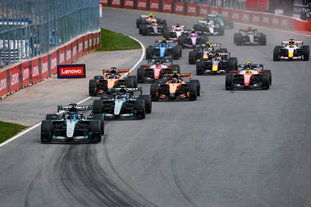 F1 - CANADIAN GRAND PRIX 2026 Start of the race: 63 RUSSELL George (gbr), Mercedes AMG F1 Team W17, 12 KIMI ANTONELLI Andrea (ita), Mercedes AMG F1 Team W17, 81 PIASTRI Oscar (aus), McLaren F1 Team MCL40, 44 HAMILTON Lewis (gbr), Scuderia Ferrari SF-26, action during the Formula 1 Grand Prix du Canada 2026, 5th round of the 2026 Formula One World Championship, WM, Weltmeisterschaft from May 22 to 24, 2026 on the Circuit Gilles Villeneuve, in MontrÃ al, Canada - MontrÃ alCanada  Copyright: xFLORENTxGOODENx