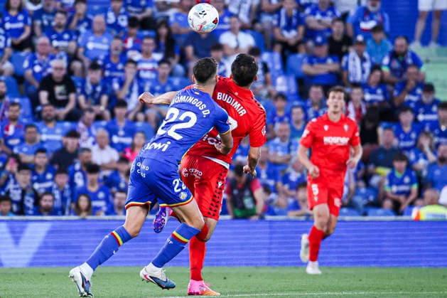 Getafe vs Osasuna, on the 38th matchday of the 2025 26 Spanish First Division May 23, 2026, Getafe, Madrid, Spain Budimir fights for the ball against Domingos Duarte during the Spanish championship LaLiga football match between Getafe and Osasuna on 23 May 2026 at Estadio El Coliseum in Getafe, Madrid, Spain Madrid Madrid Madrid Spain Copyright: xAlejandroxMatiasx