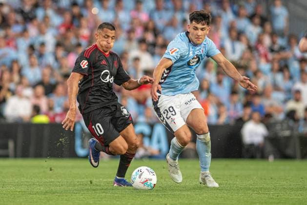 ESP RC celta v Elche Club de Futbol La Liga Alexis Sanchez of Sevilla FC and Yoel Lago of RC Celta during La Liga ,2025 2026,between RC Celta and SEvilla FC,final match 38 at Abanca Balaidos Stadium on May 23,2026 in Vigo Spain Vigo Pontevedra Spain Football Copyright: xLuisxLorenzoxAGENCIAxLOFx