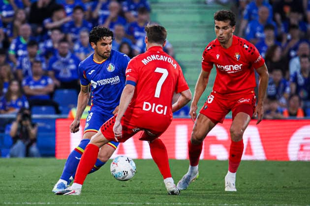 Getafe vs Osasuna, on the 38th matchday of the 2025 26 Spanish First Division May 23, 2026, Getafe, Madrid, Spain Arambarri dribbles Moncayola and Torro during the Spanish championship LaLiga football match between Getafe and Osasuna on 23 May 2026 at Estadio El Coliseum in Getafe, Madrid, Spain Madrid Madrid Spain Copyright: xAlejandroxMatiasx