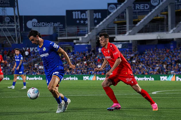 Getafe vs Osasuna, on the 38th matchday of the 2025 26 Spanish First Division May 23, 2026, Getafe, Madrid, Spain Juan Iglesias is defended by Budimir during the Spanish championship LaLiga football match between Getafe and Osasuna on 23 May 2026 at Estadio El Coliseum in Getafe, Madrid, Spain Madrid Madrid Madrid Spain Copyright: xAlejandroxMatiasx