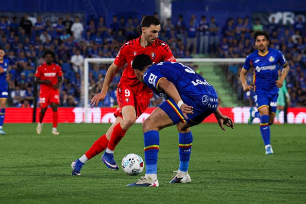 Getafe vs Osasuna, on the 38th matchday of the 2025 26 Spanish First Division May 23, 2026, Getafe, Madrid, Spain Raul is defended by Adqar during the Spanish championship LaLiga football match between Getafe and Osasuna on 23 May 2026 at Estadio El Coliseum in Getafe, Madrid, Spain Madrid Madrid Madrid Spain Copyright: xAlejandroxMatiasx
