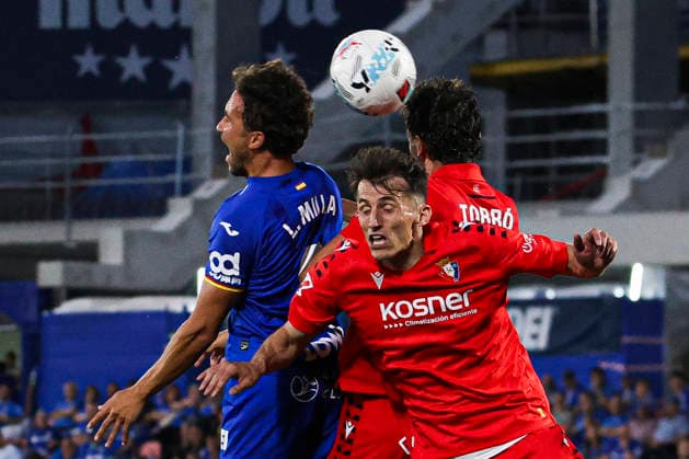 Getafe vs Osasuna, on the 38th matchday of the 2025 26 Spanish First Division May 23, 2026, Getafe, Madrid, Spain Budimir and Luis Milla fights for the ball during the Spanish championship LaLiga football match between Getafe and Osasuna on 23 May 2026 at Estadio El Coliseum in Getafe, Madrid, Spain Madrid Madrid Madrid Spain Copyright: xAlejandroxMatiasx