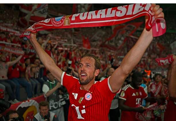 23 05 2026, Football DFB Pokal 2025 2026, Final, FC Bayern Munich VfB Stuttgart, at Olympiastadion Berlin Harry Kane FC Bayern Munich cheers DFL and DFB regulations prohibit any use of photographs as image sequences and or quasi video