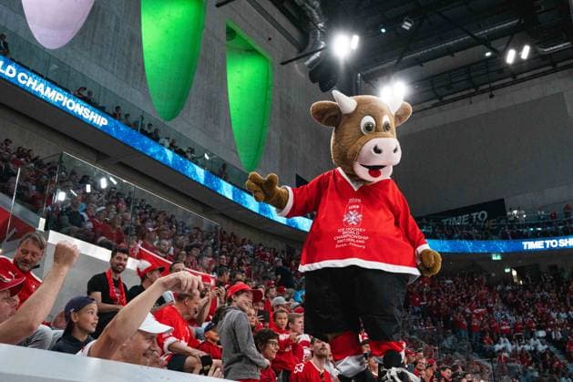 ZURICH, ZURICH - MAY 23: Cooly, the official mascot, entertains the crowd during the 2026 IIHF World Championship, WM, Weltmeisterschaft Preliminary Round Group A match between Switzerland and Hungary at Swiss Life Arena on May 23, 2026 in Zurich, Zurich, Switzerland. Copyright: xLivioxBaeriswylx xSPPx Sportspressphoto_152920