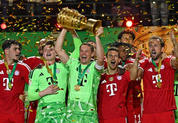 23 05 2026, Football DFB Pokal 2025 2026, Final, FC Bayern Munich VfB Stuttgart, in the Olympiastadion Berlin The Bavarians cheer Goalkeeper Manuel Neuer FC Bayern Munich raises the trophy f l Aleksandar Pavlovic FC Bayern Munich , Goalkeeper Jonas Urbig FC Bayern Munich , Goalkeeper Manuel Neuer FC Bayern München , Leon Goretzka FC Bayern München , Michael Olise FC Bayern München , Hiroki Ito FC Bayern München and Harry Kane FC Bayern München DFL and DFB regulations prohibit any use of photographs as image sequences and or quasi video