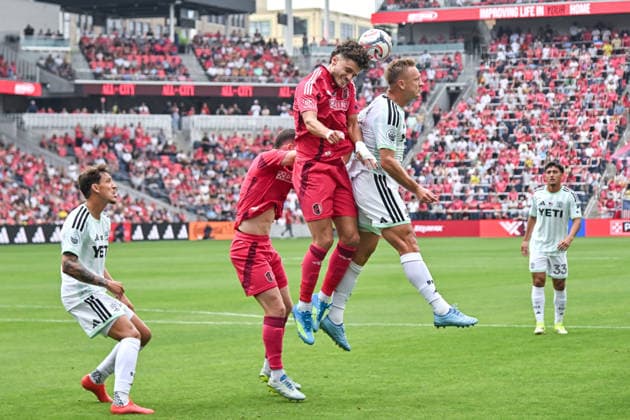 ST. LOUIS, MO - MAY 23: Dante Polvara (21) of the St. Louis CITY SC and Oleksandr Svatok (5) of the Austin FC battle for a head ball during the MLS, Fussball Herren, USA regular season match where St. Louis CITY SC hosted Austin FC on Saturday May 23rd, 2026, at Energizer Park in St. Louis City, MO. (Photo by Rick Ulreich Icon Sportswire) SOCCER: MAY 23 MLS St. Louis CITY SC vs Austin FC EDITORIAL USE ONLY Icon26052306