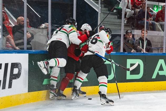 ZURICH, ZURICH - MAY 23: Two Hungary players battle with a Switzerland player along the boards while fighting for the puck during the 2026 IIHF World Championship, WM, Weltmeisterschaft Preliminary Round Group A match between Switzerland and Hungary at Swiss Life Arena on May 23, 2026 in Zurich, Zurich, Switzerland. Copyright: xLivioxBaeriswylx xSPPx Sportspressphoto_152959