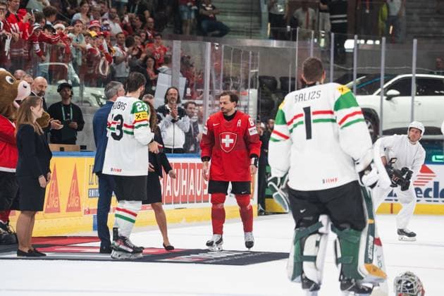 ZURICH, ZURICH - MAY 23: Sven Andrighetto of Switzerland receives the best player award following the 2026 IIHF World Championship, WM, Weltmeisterschaft Preliminary Round Group A match between Switzerland and Hungary at Swiss Life Arena on May 23, 2026 in Zurich, Zurich, Switzerland. Copyright: xLivioxBaeriswylx xSPPx Sportspressphoto_152967