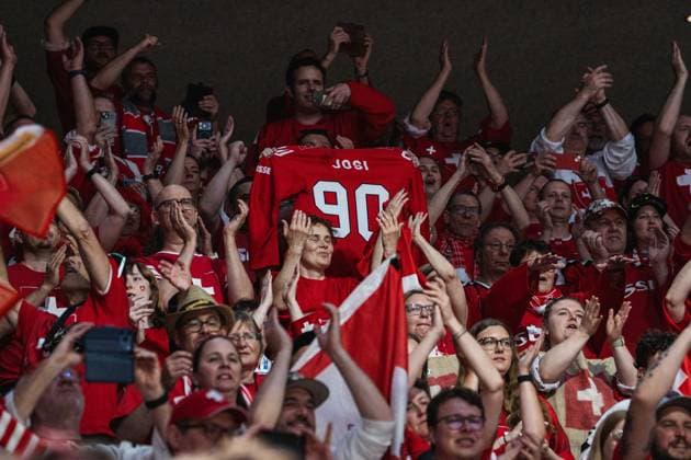 ZURICH, ZURICH - MAY 23: Switzerland supporters celebrate with a Roman Josi Shirt during the 2026 IIHF World Championship, WM, Weltmeisterschaft Preliminary Round Group A match between Switzerland and Hungary at Swiss Life Arena on May 23, 2026 in Zurich, Zurich, Switzerland. Copyright: xLivioxBaeriswylx xSPPx Sportspressphoto_152969