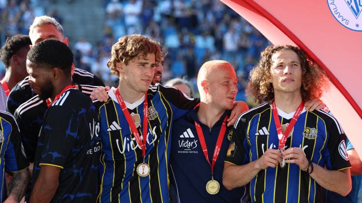 23 05 2026, xrekx, Fußball Landespokal Saarland Finale, 1 FC Saarbrücken FC 08 Homburg v l Sieger Sparkassen Pokal 2026 Lasse Wilhelm 1 FC Saarbruecken Sebastian Vasiliadis 1 FC Saarbruecken Tim Civeja 1 FC Saarbruecken DFL DFB REGULATIONS PROHIBIT ANY USE OF PHOTOGRAPHS as IMAGE SEQUENCES and or QUASI VIDEO Saarbrücken