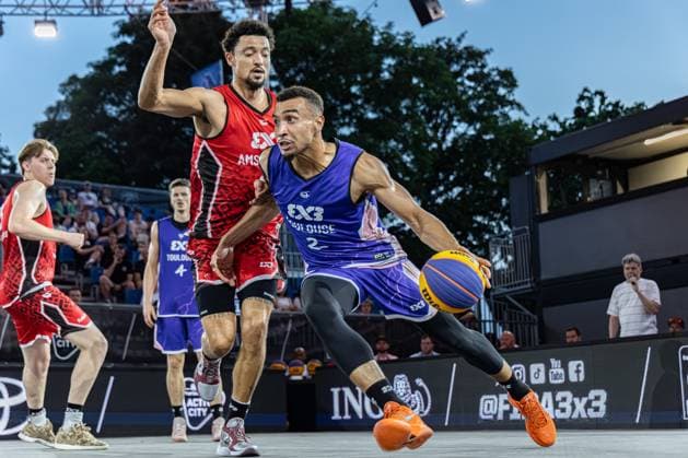FIBA 3x3 Hamburg Challenger in the Active City Arena Paul Djoko Toulouse FRA dribbles offensively to the basket while players from Amsterdam RABOBANK NED defend energetically The game takes place on May 23, 2026 in Hamburg Paul Djoko Toulouse dribbles against Amsterdam RABOBANK in Hamburg Copyright: xspeedshotx