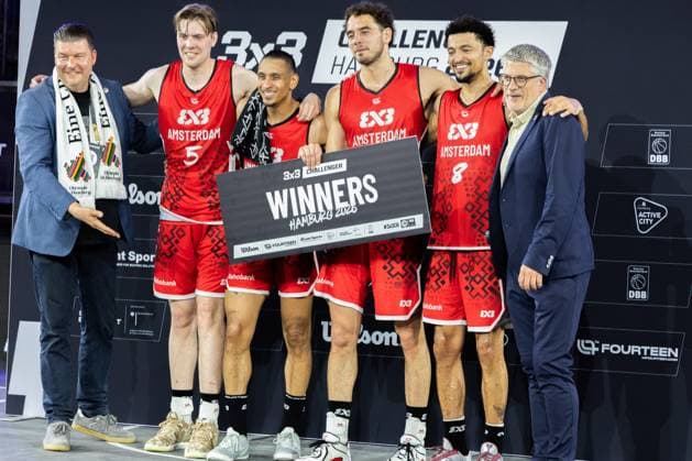 Amsterdam RABOBANK NED triumphs at the FIBA 3x3 Hamburg Challenger on May 23, 2026 in the Active City Arena Hamburg The Dutch team proudly presents itself with the winners trophy Jan Driessen, Adriaan Van Tilborg, Bryan Alberts and Worthy de Jong pose together with officials in the winners photo Amsterdam RABOBANK wins FIBA 3x3 Hamburg Challenger 2026 Copyright: xspeedshotx