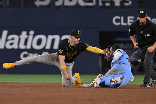 May 23, 2026, Toronto, On, Canada: Toronto Blue Jays Vladimir Guerrero Jr, right, is tagged out at second base by Pittsburgh Pirates Konnor Griffin (6) on an attempted steal during seventh inning MLB, Baseball Herren, USA baseball action in Toronto on Saturday, May 23, 2026. Vladimir Guerrero Jr, Konnor Griffin - ZUMAc35_ 20260523_zaf_c35_147 Copyright: xJonxBlackerx