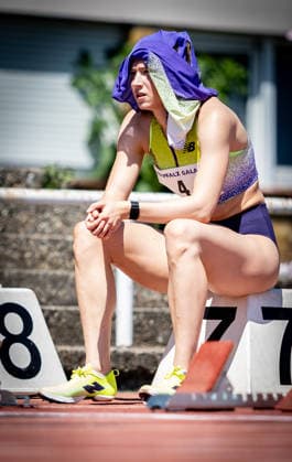 B S Kurpfalz Gala Weinheim, 23 05 2026 Protecting herself from the heat Marlene Meier GER TSV Bayer 04 Leverkusen shortly before her start in the womens 100m hurdles B S Kurpfalz Gala on 23 05 2026 at the Sepp Herberger Stadium in Weinheim Baden Württemberg Copyright: xBEAUTIFULxSPORTS R.xSchmittx