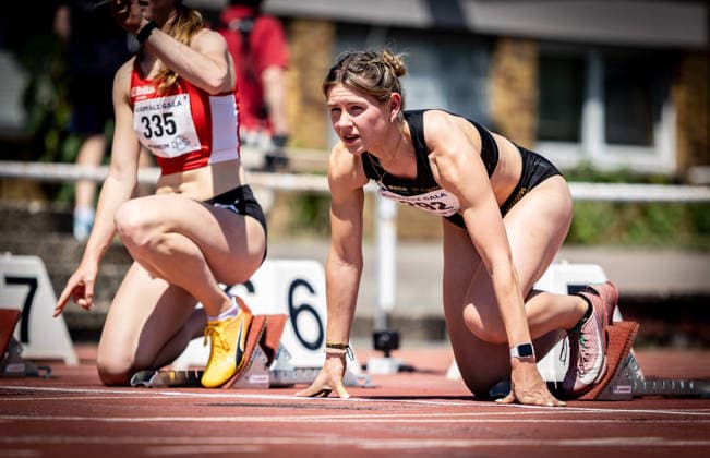 B S Kurpfalz Gala Weinheim, 23 05 2026 Focused Nike Praetzel GER LG Stadtwerke München preparing for the start before her 100m hurdles race at the womens B S Kurpfalz Gala on 23 05 2026 at the Sepp Herberger Stadium in Weinheim Baden Württemberg Copyright: xBEAUTIFULxSPORTS R.xSchmittx