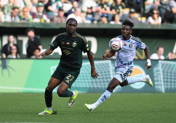 PORTLAND, OR - MAY 23: Portland Timbers defender Jimer Fory (27) controls the ball against San Jose Earthquakes forward Ousseni Bouda (7) during a MLS, Fussball Herren, USA match between the Portland Timbers and San Jose Earthquakes on May 23, 2026 at Providence Park in Portland, Oregon. (Photo by Brian Murphy Icon Sportswire) SOCCER: MAY 23 MLS Portland Timbers vs San Jose Earthquakes EDITORIAL USE ONLY Icon2605231404