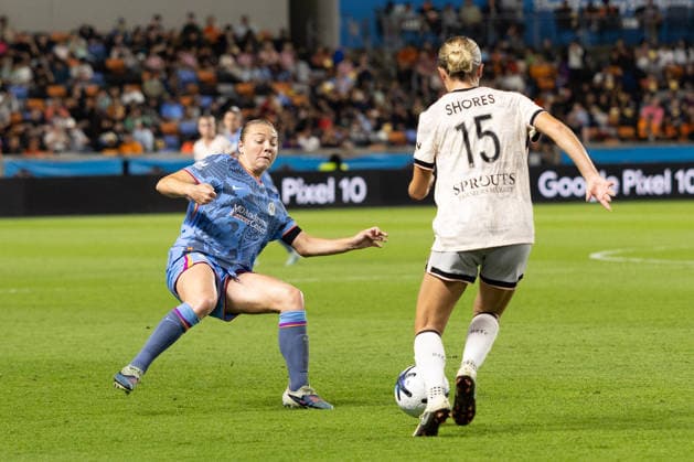 May 23, 2026, Houston, Texas, USA: Houston Dash defender AVERY PATTERSON (15) slides for the ball from Angel City defender EVELYN SHORES (15) during the second half of an NWSL match between Angel City FC and the Houston Dash on May 23, 2026, at Shell Energy Stadium in Houston, Texas. Houston USA - ZUMAg287 20260523_zsp_g287_044 Copyright: xMatthewxGuzmanx