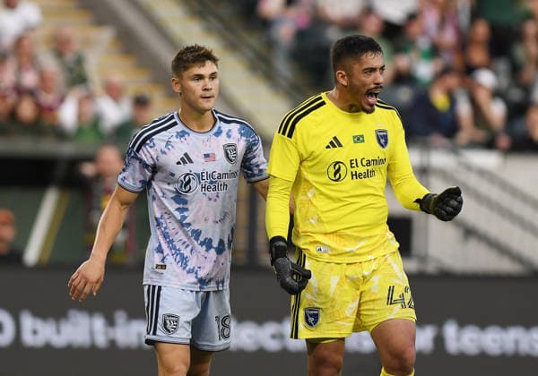 PORTLAND, OR - MAY 23: San Jose Earthquakes goalkeeper Daniel De Sousa Britto (42) and defender Reid Roberts (18) react after a shot is sent wide of the goal during a MLS, Fussball Herren, USA match between the Portland Timbers and San Jose Earthquakes on May 23, 2026 at Providence Park in Portland, Oregon. (Photo by Brian Murphy Icon Sportswire) SOCCER: MAY 23 MLS Portland Timbers vs San Jose Earthquakes EDITORIAL USE ONLY Icon2605232210
