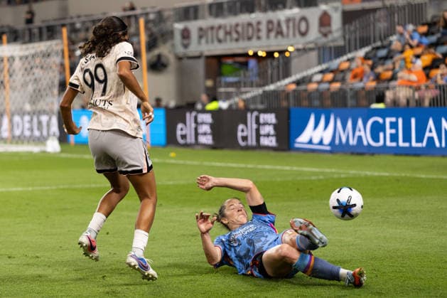 May 23, 2026, Houston, Texas, USA: Houston Dash defender PAIGE NIELSEN (14) slides the ball away from Angel City attacker TAYLOR SUAREZ (99) during the first half of an NWSL match between Angel City FC and the Houston Dash on May 23, 2026, at Shell Energy Stadium in Houston, Texas. Houston USA - ZUMAg287 20260523_zsp_g287_015 Copyright: xMatthewxGuzmanx