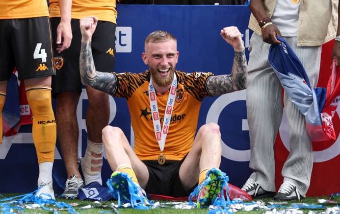 Oliver McBurnie of Hull City celebrates Hull City v Middlesbrough, EFL Sky Bet Championship, Play-Off Final, Football, Wembley Stadium, London, UK - 23 May 2026London Wembley Stadium United Kingdom EDITORIAL USE ONLY No use with unauthorised audio, video, data, fixture lists, club league logos or live services. Online in-match use limited to 120 images, no video emulation. No use in betting, games or single club league player publications. Copyright: xKieranxMcManus Shutterstockx 16887313ll