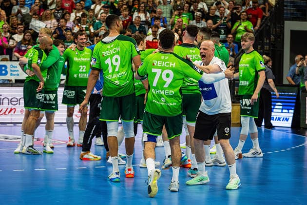 23 05 2026, xovx, Handball Daikin Handball Bundesliga, HSG Wetzlar HC Erlangen The players of HSG Wetzlar celebrate the 29 26 home victory over HC Erlangen Wetzlar Buderus Arena Hessen Germany EN