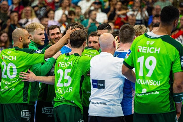 23 05 2026, xovx, Handball Daikin Handball Bundesliga, HSG Wetzlar HC Erlangen The players of HSG Wetzlar celebrate the 29 26 home victory over HC Erlangen Wetzlar Buderus Arena Hessen Germany EN