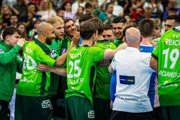 23 05 2026, xovx, Handball Daikin Handball Bundesliga, HSG Wetzlar HC Erlangen The players of HSG Wetzlar celebrate the 29 26 home victory over HC Erlangen Wetzlar Buderus Arena Hessen Germany EN